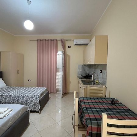 Rest House Вльора Екстер'єр фото