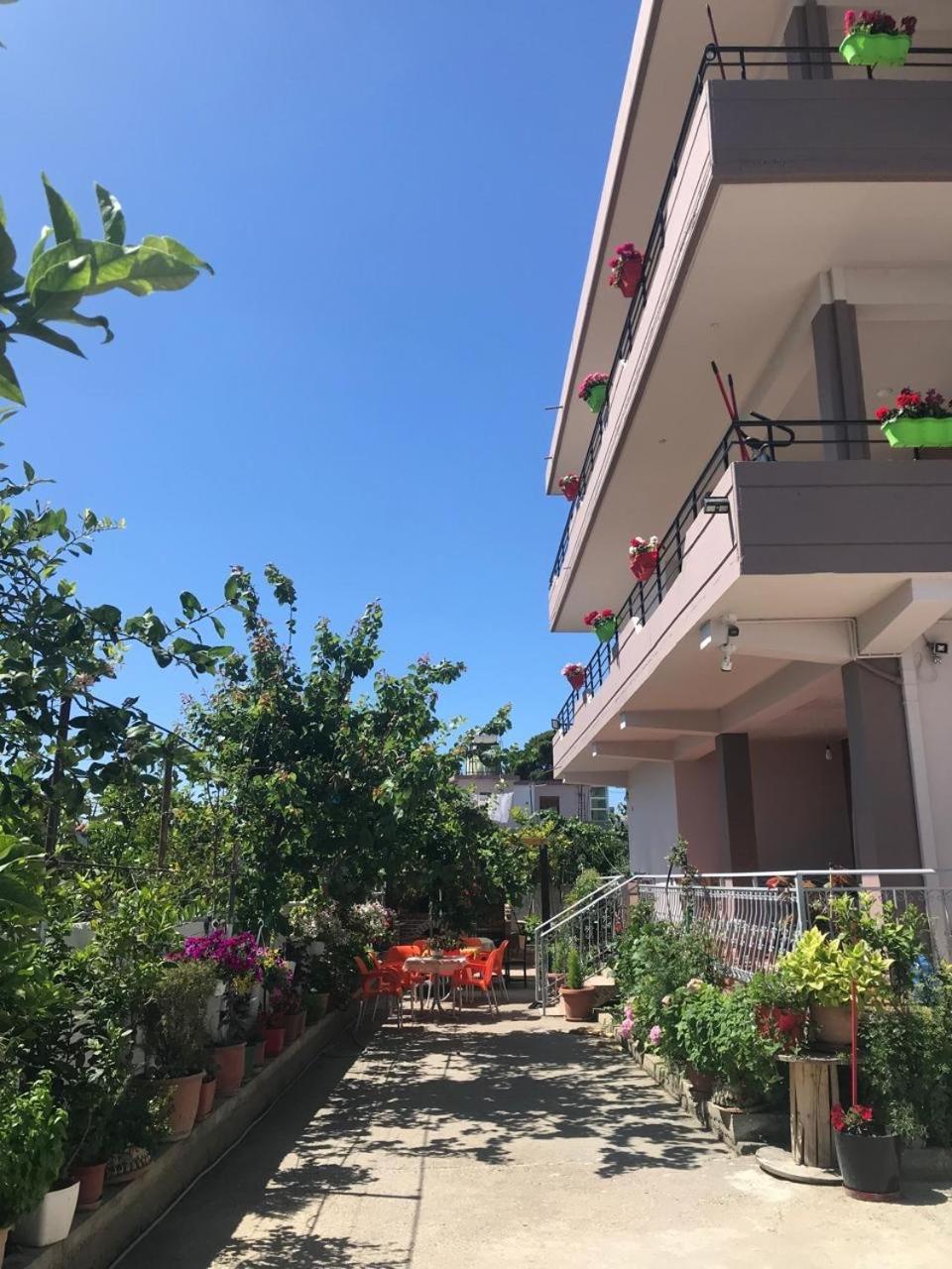Rest House Вльора Екстер'єр фото